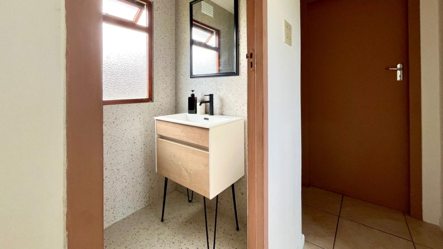 2 Bedroom Property for Sale in Fish Hoek Western Cape